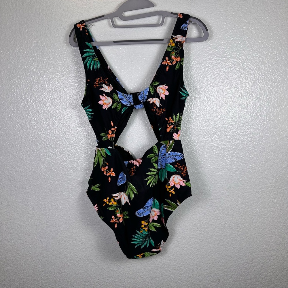 City‎ Chic Izzy Tropical Foliage One-Piece - Picture 2 of 7